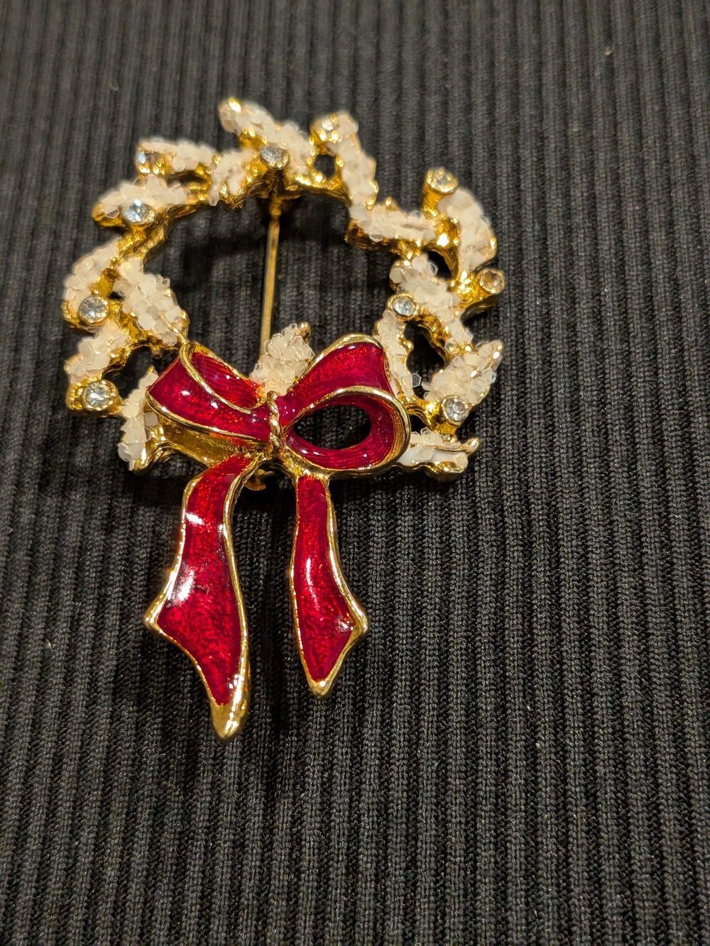 B#5: Vintage 2007s Gold-Tone Wreath Brooch with Red Enamel Bow - Women Jewelry